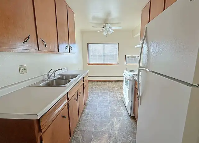 Property at Davern Park Apartments - 1517 St Paul Ave, St Paul, MN, 55116, 1 bed, 1 bath, [object Object]