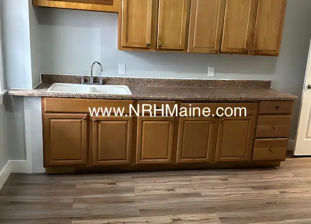 Property at 3 Bartlett St Unit 4, Lewiston, ME, 04240, 1 bed, 1 bath, [object Object]