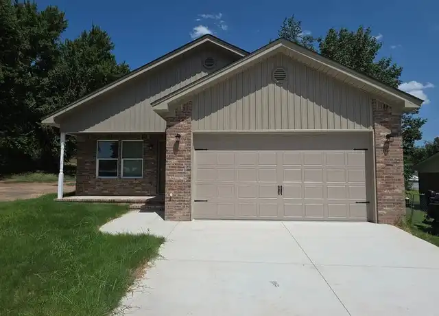 Property at 1414 N Frankfort Ave, Russellville, AR, 72801, 3 beds, 2 baths, [object Object]