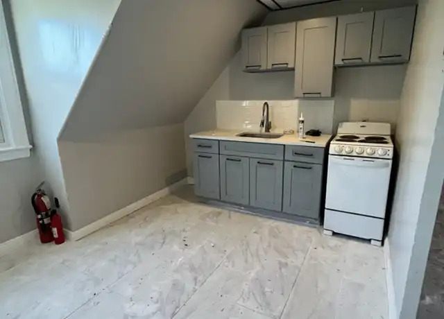 Property at 25 S 17th St Unit 3, East Orange, NJ, 07018, 2 beds, 1 bath, [object Object]