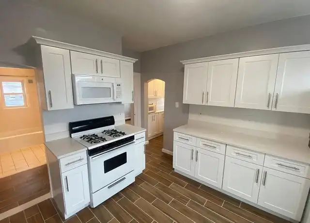 Property at 11 Houghton St Unit 3, Somerville, MA, 02143, 3 beds, 1 bath, [object Object]