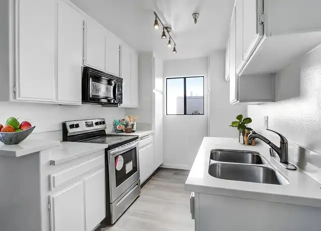Property at Encino Majestic - 5101 Balboa Blvd, Encino, CA, 91316, 1 bed, 1 bath, [object Object]