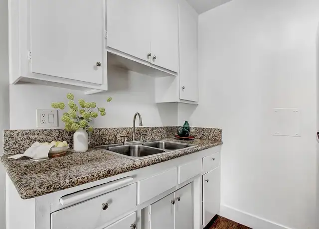 Photo of 3258 Overland Ave, Los Angeles, CA 90034