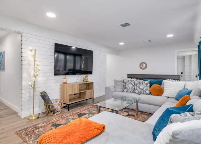 Property at 3527 1st Ave S, St Petersburg, FL, 33711, 1 bed, 1 bath, [object Object]