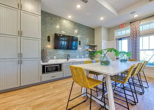 Property at East Bay Flats Apartments - 6600 Oakshore Dr, Panama City, FL, 32404, 1 bed, 1 bath, [object Object]