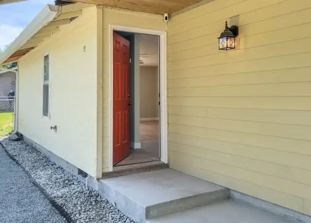 Property at 5707 East Dr Unit 2, Everett, WA, 98203, 3 beds, 2 baths, [object Object]