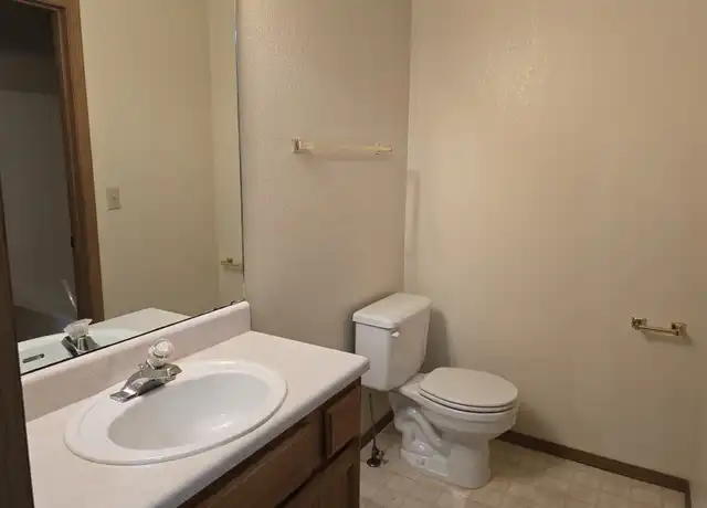 Property at 605 E Grand St Unit D, Springfield, MO, 65807, 2 beds, 2 baths, [object Object]