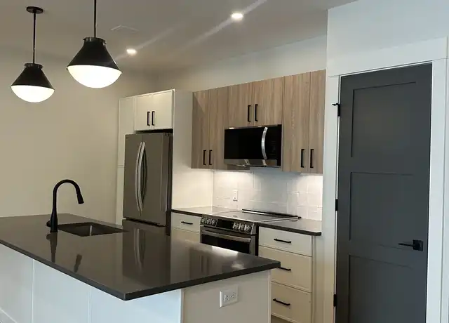 Property at 100 Plank St Unit 9, Bedford, MA, 01730, 1 bed, 1 bath, [object Object]