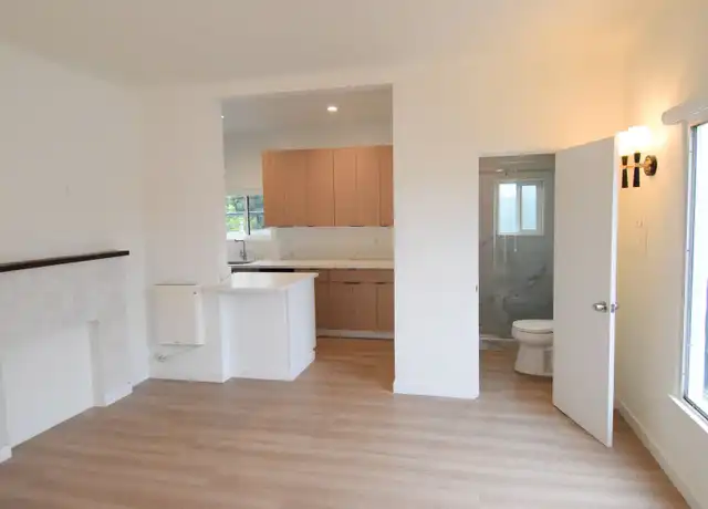 Property at 818 Grant St Unit 5, Santa Monica, CA, 90405, 0 beds, 1 bath, [object Object]