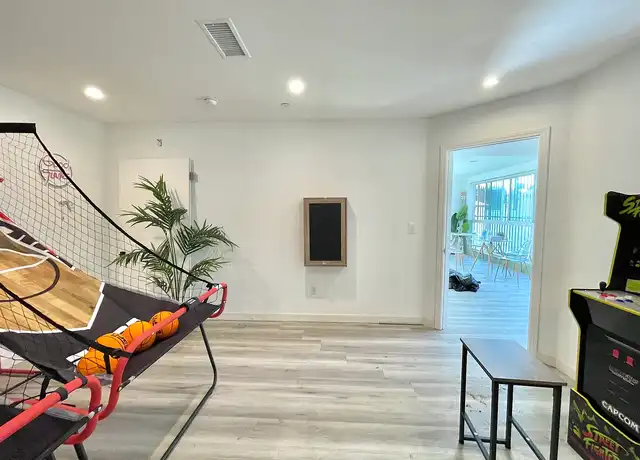Property at 1476 W 35th St, Los Angeles, CA, 90018, 13-18 beds, 13-18 baths, [object Object]