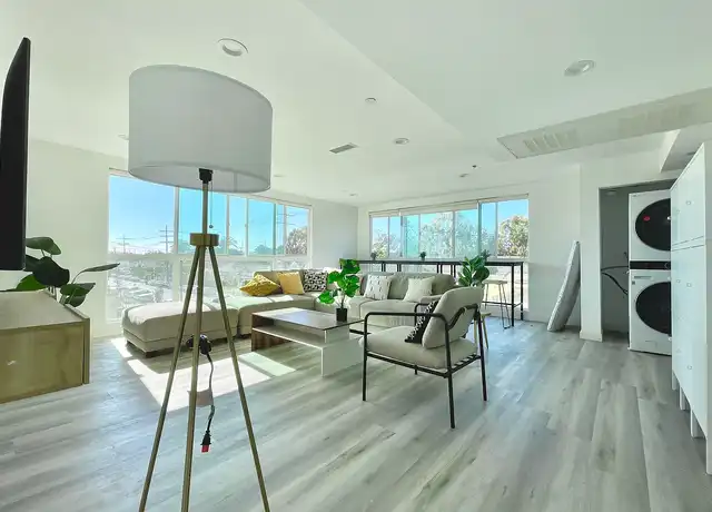 Property at 1476 W 35th St, Los Angeles, CA, 90018, 13-18 beds, 13-18 baths, [object Object]