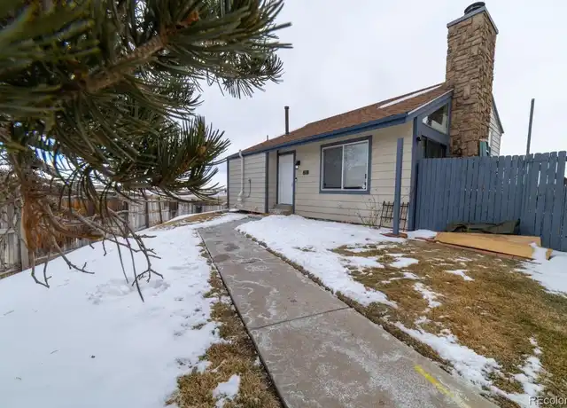 Property at 974 S Zeno Way, Aurora, CO, 80017, 3 beds, 2 baths, [object Object]