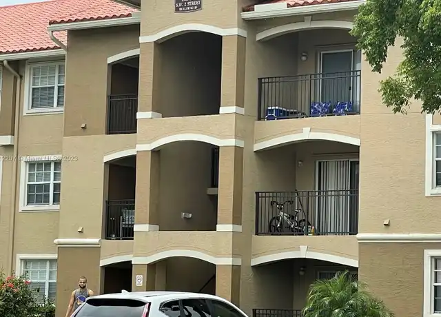 Property at 11600 SW 2nd St, Pembroke Pines, FL, 33025, 2 beds, 2 baths, [object Object]