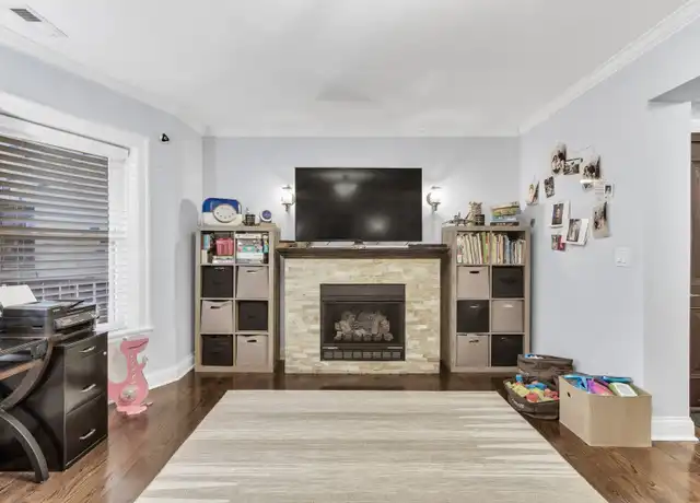 Property at 5726 N Mozart St Apt 3B, Chicago, IL, 60659, 2 beds, 2 baths, [object Object]