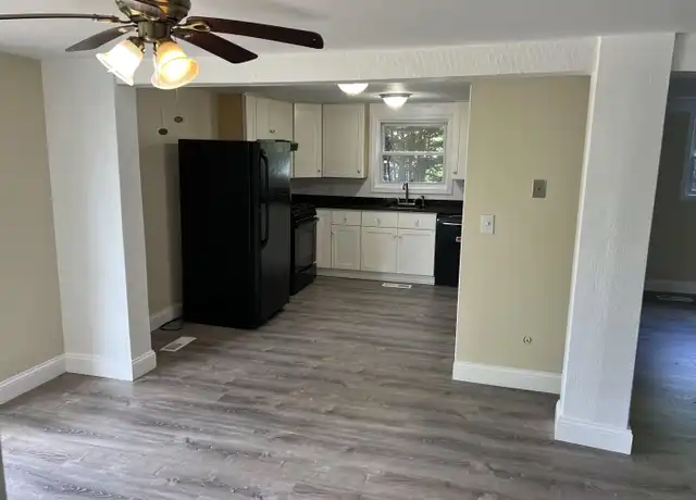 Property at 82 High St Unit 4, Stratham, NH, 03885, 3 beds, 1 bath, [object Object]