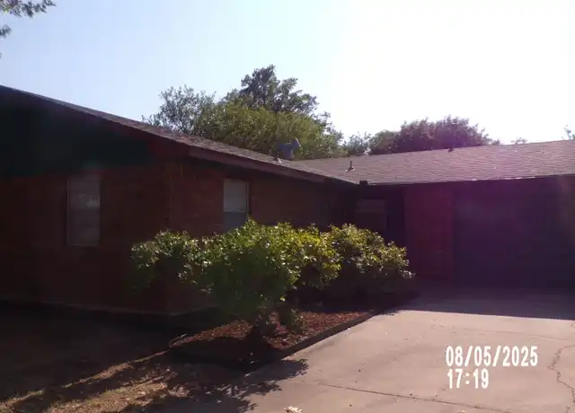 Property at 2316 NW 75th St, Lawton, OK, 73505, 3 beds, 2 baths, [object Object]