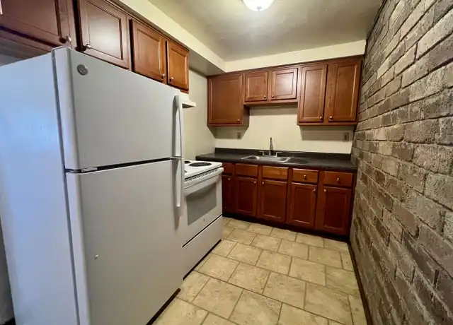 Property at 605 Kellywood Mnr Unit 605, New Kensington, PA, 15068, 1 bed, 1 bath, [object Object]