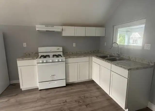 Property at 172 Dundaff St Unit 2nd Floor, Carbondale, PA, 18407, 3 beds, 1 bath, [object Object]
