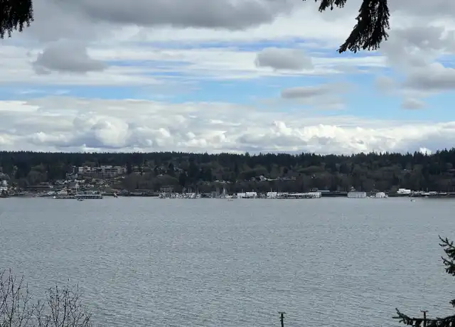 Property at 820 S Summit Ave, Bremerton, WA, 98312, 2 beds, 1 bath, [object Object]