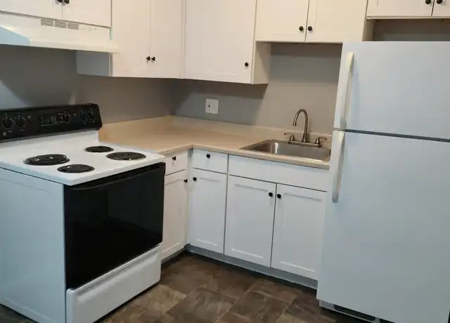 Property at 4640 Oberlin Ave Unit B3, Lorain, OH, 44053, 2 beds, 1 bath, [object Object]