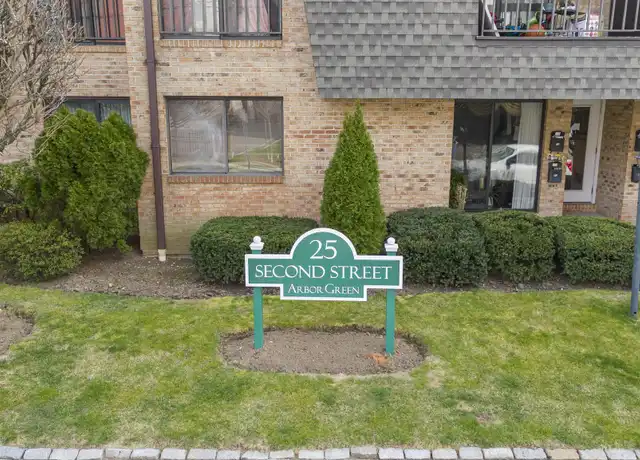 Property at 25 2nd St Unit B4, Stamford, CT, 06905, 2 beds, 2.5 baths, [object Object]
