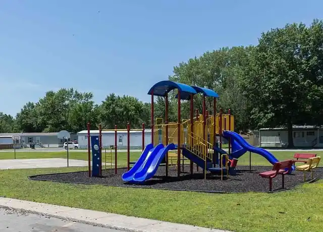 Property at Lakeview Terrace - 5710 N Belleview Ave, Kansas City, MO, 64118, 3 beds, 2 baths, [object Object]