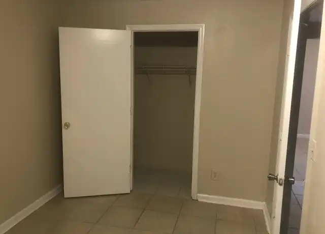Property at 5611 Lon Roberts Dr Unit 5, Knoxville, TN, 37918, 1 bed, 1 bath, [object Object]
