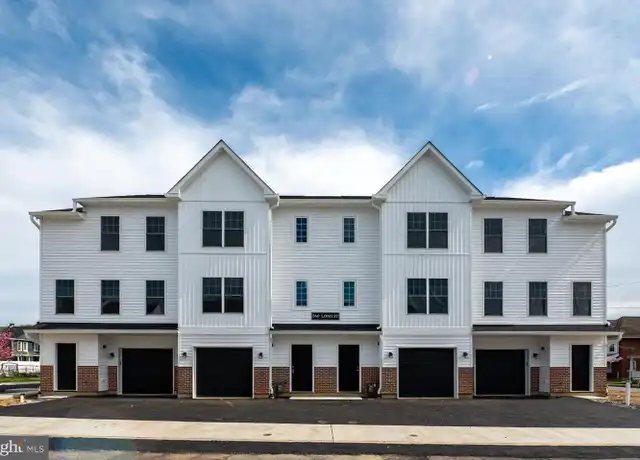 Property at 560 Long St Unit 4, Emmaus, PA, 18049, 2 beds, 2.5 baths, [object Object]