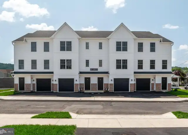 Property at 560 Long St Unit 4, Emmaus, PA, 18049, 2 beds, 2.5 baths, [object Object]