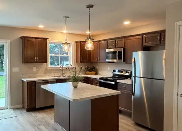Property at 27 E Portland St, Mechanicsburg, PA, 17055, 3 beds, 1.5 baths, [object Object]