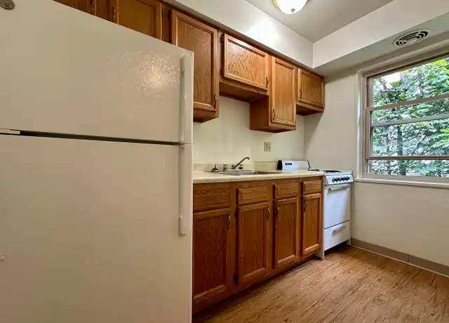 Property at 400 4th St Unit 12, Oakmont, PA, 15139, 2 beds, 1 bath, [object Object]