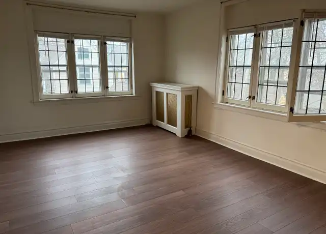 Property at 2218 N Summit Ave Unit 305, Milwaukee, WI, 53202, 2 beds, 1 bath, [object Object]