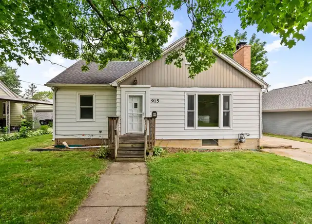 Property at 915 W 9th St, Cedar Falls, IA, 50613, 4 beds, 1.5 baths, [object Object]