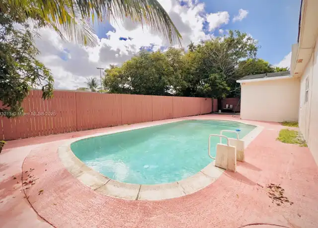 Property at 4971 SW 7th Ct, Margate, FL, 33068, 4 beds, 2 baths, [object Object]