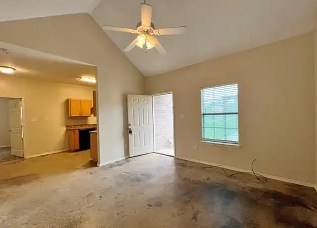 Property at 100 Lindas Creek Ln, Weatherford, TX, 76088, 3 beds, 2 baths, [object Object]