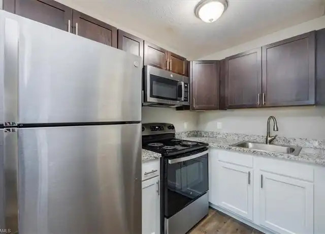 Property at 330 11th St N Unit 6, Naples, FL, 34102, 2 beds, 1 bath, [object Object]