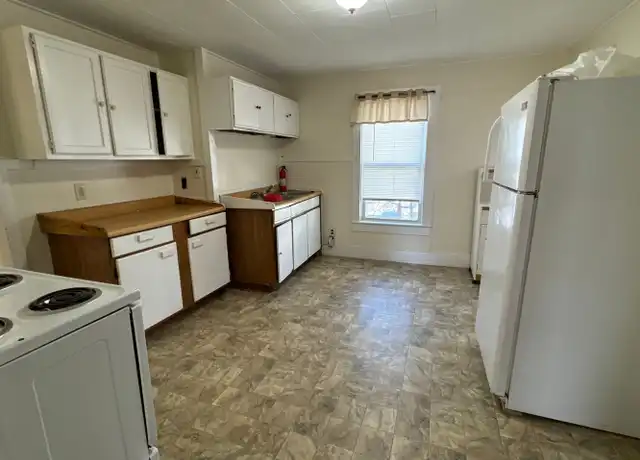 Property at 190 Main St Unit 3, Claremont, NH, 03743, 3 beds, 1 bath, [object Object]