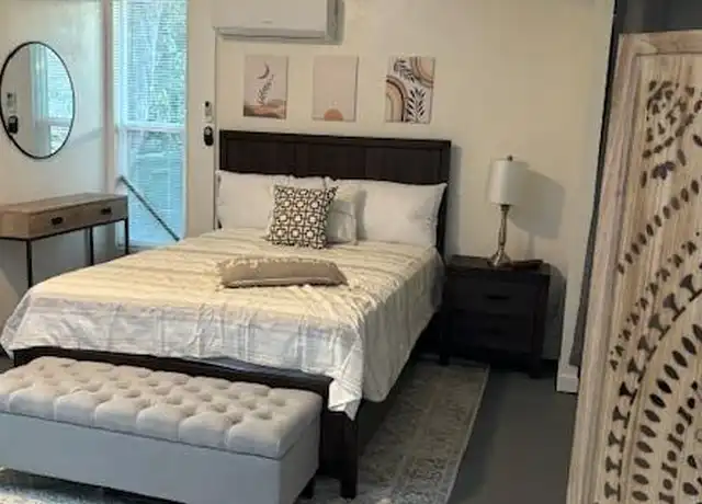 Property at 22236 Del Valle St, Woodland Hills, CA, 91364, 1 bed, 1 bath, [object Object]
