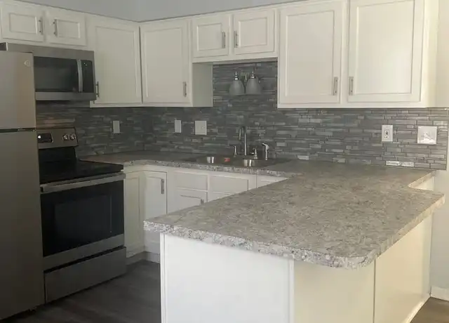 Property at 125 Colonial Ct, Newburgh, IN, 47630, 2 beds, 1 bath, [object Object]