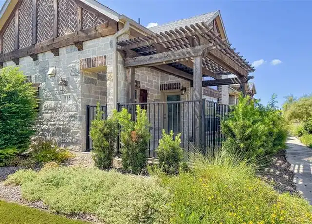 Property at 915 Birds Fort Trl, Arlington, TX, 76005, 3 beds, 2 baths, [object Object]