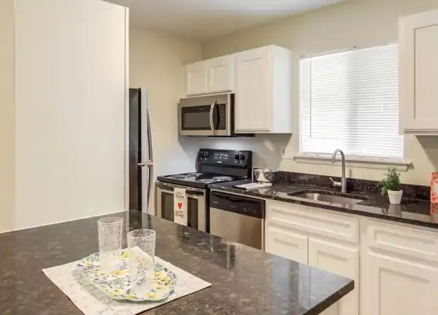 Property at Summit and Birch Hill - 271 Main St, Farmington, CT, 06032, 2 beds, 1 bath, [object Object]