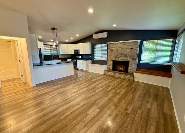 Photo of 611 3rd St, Steilacoom, WA 98388