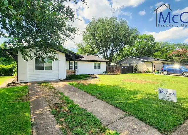 Property at 1911 Hillcrest Dr, Irving, TX, 75062, 3 beds, 2 baths, [object Object]