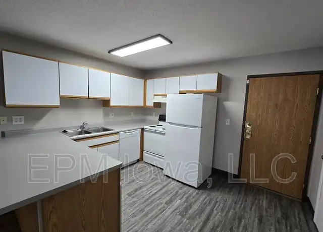 Property at 60 Miller Ave SW #3, Cedar Rapids, IA, 52404, 4 beds, 2 baths, [object Object]
