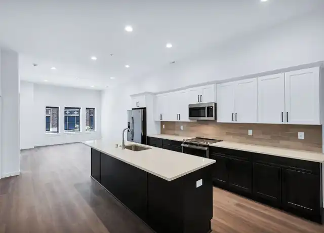 Property at 220 N Howard St Apt 301, Spokane, WA, 99201, 1 bed, 1 bath, [object Object]