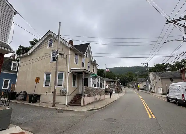Property at 7 Mountain Ave Unit 2nd floor, Highland Falls, NY, 10928, 2 beds, 1 bath, [object Object]