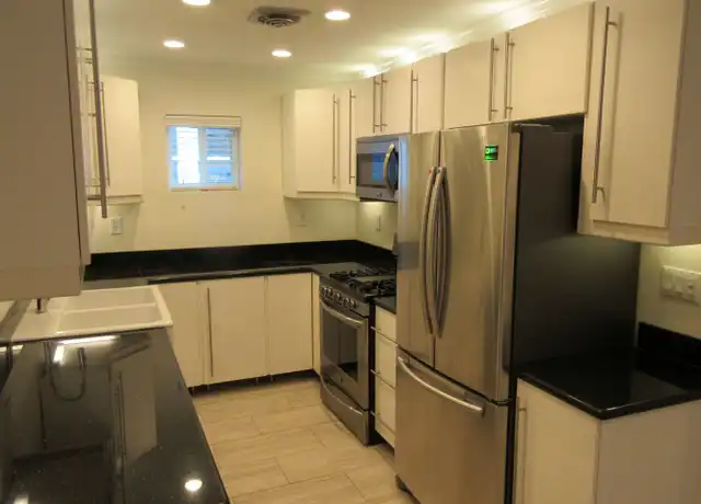 Property at 216 Marshall St Unit 02, Houston, TX, 77006, 2 beds, 1 bath, [object Object]