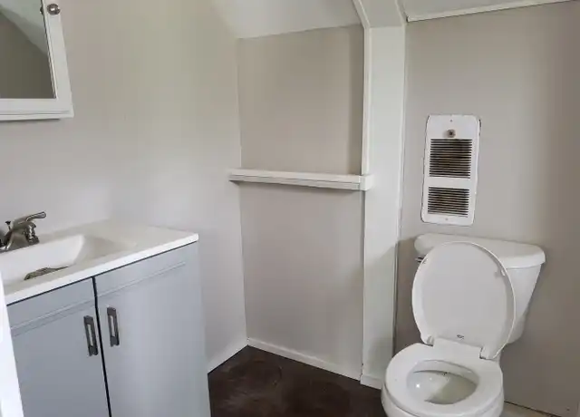 Property at 651 E Wabash St Unit 03, Frankfort, IN, 46041, 1 bed, 1 bath, [object Object]