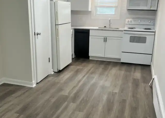 Property at 900 Lexington St Unit 1-2, Waltham, MA, 02452, 1 bed, 1 bath, [object Object]