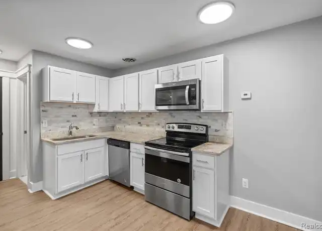 Property at 4413 S Crooks Rd Unit 4413, Royal Oak, MI, 48073, 1 bed, 1 bath, [object Object]